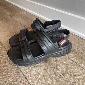 Hunter Bloom Algae Sandals - Black, Size 7 | Eco-Friendly & Stylish